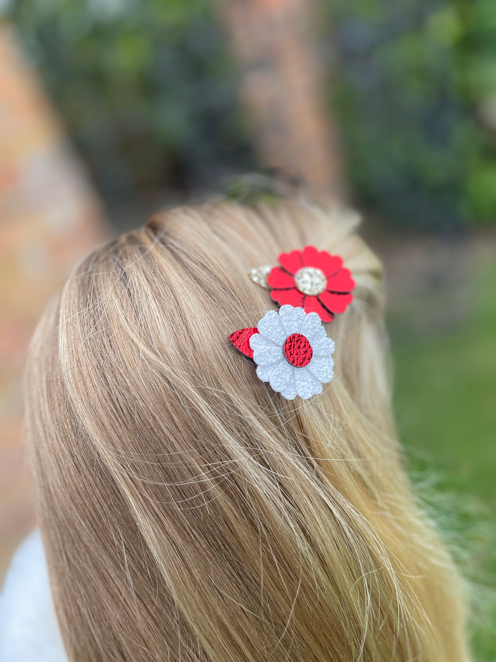 White- Mini Flower Detail Clip