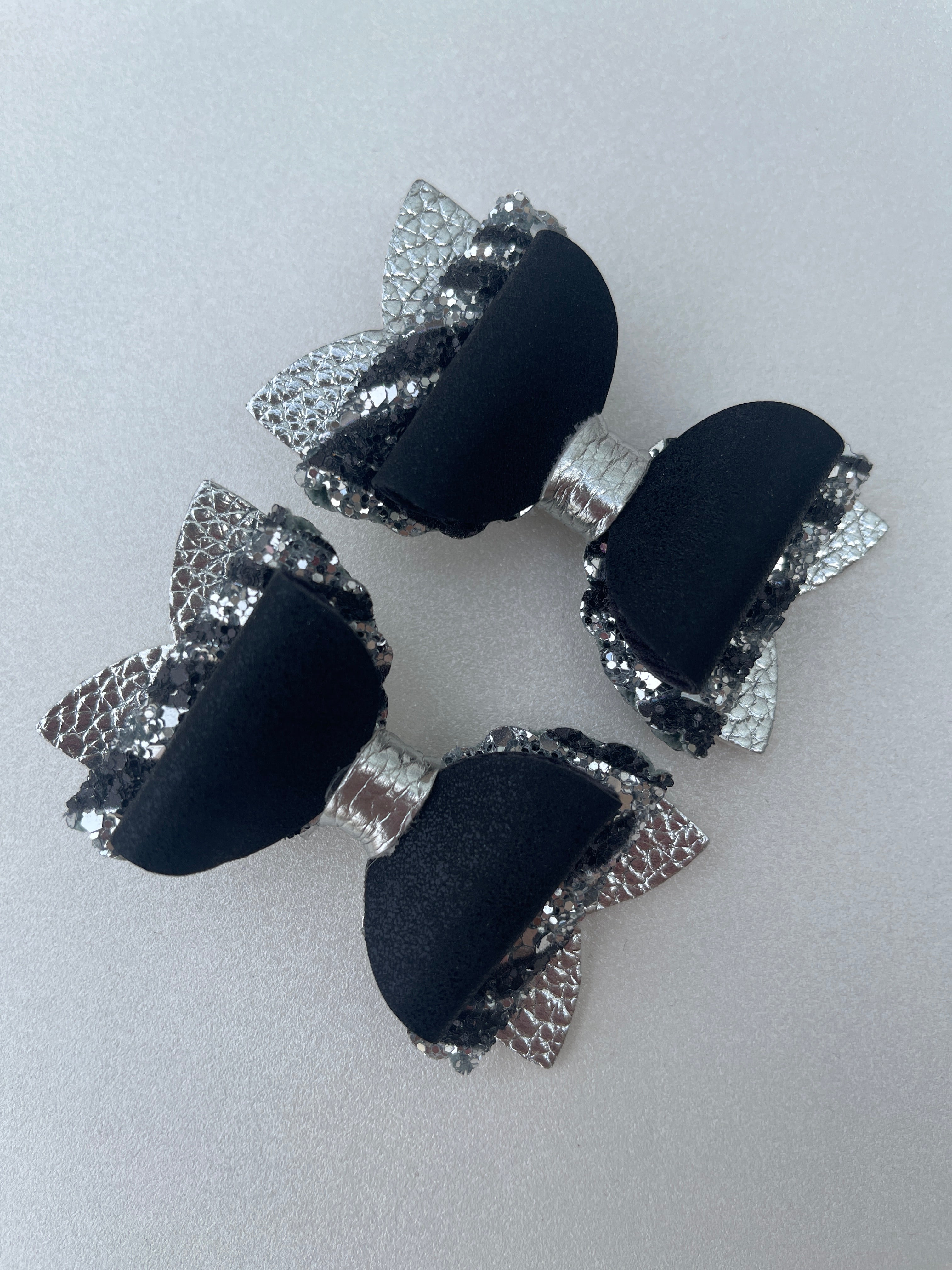 Detail Bow Black & Silver Set Of Two