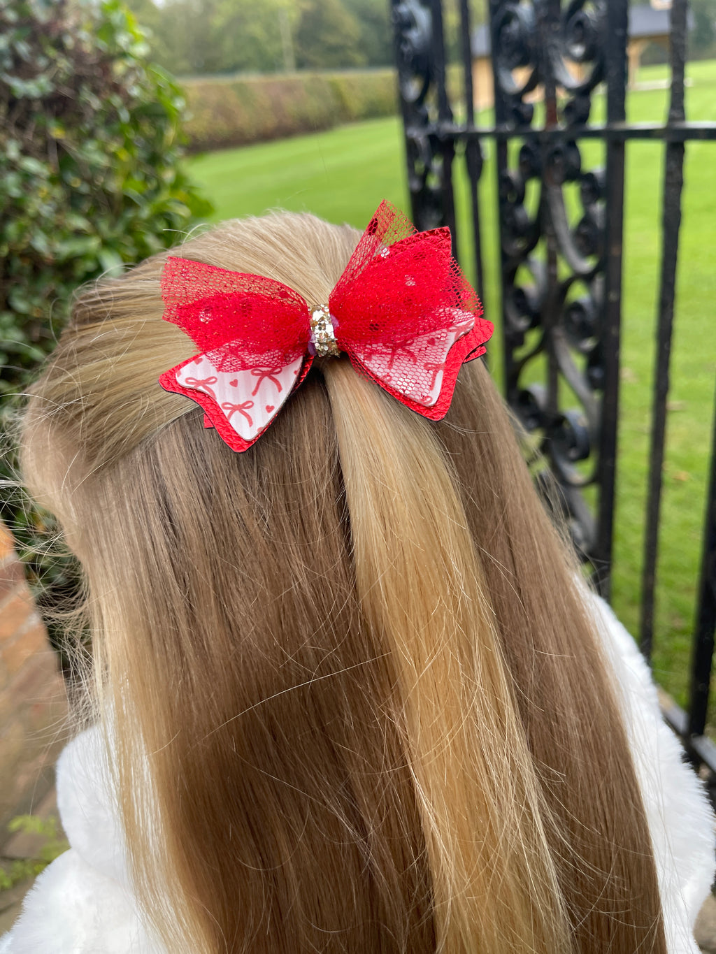 Red Detail Bow Single