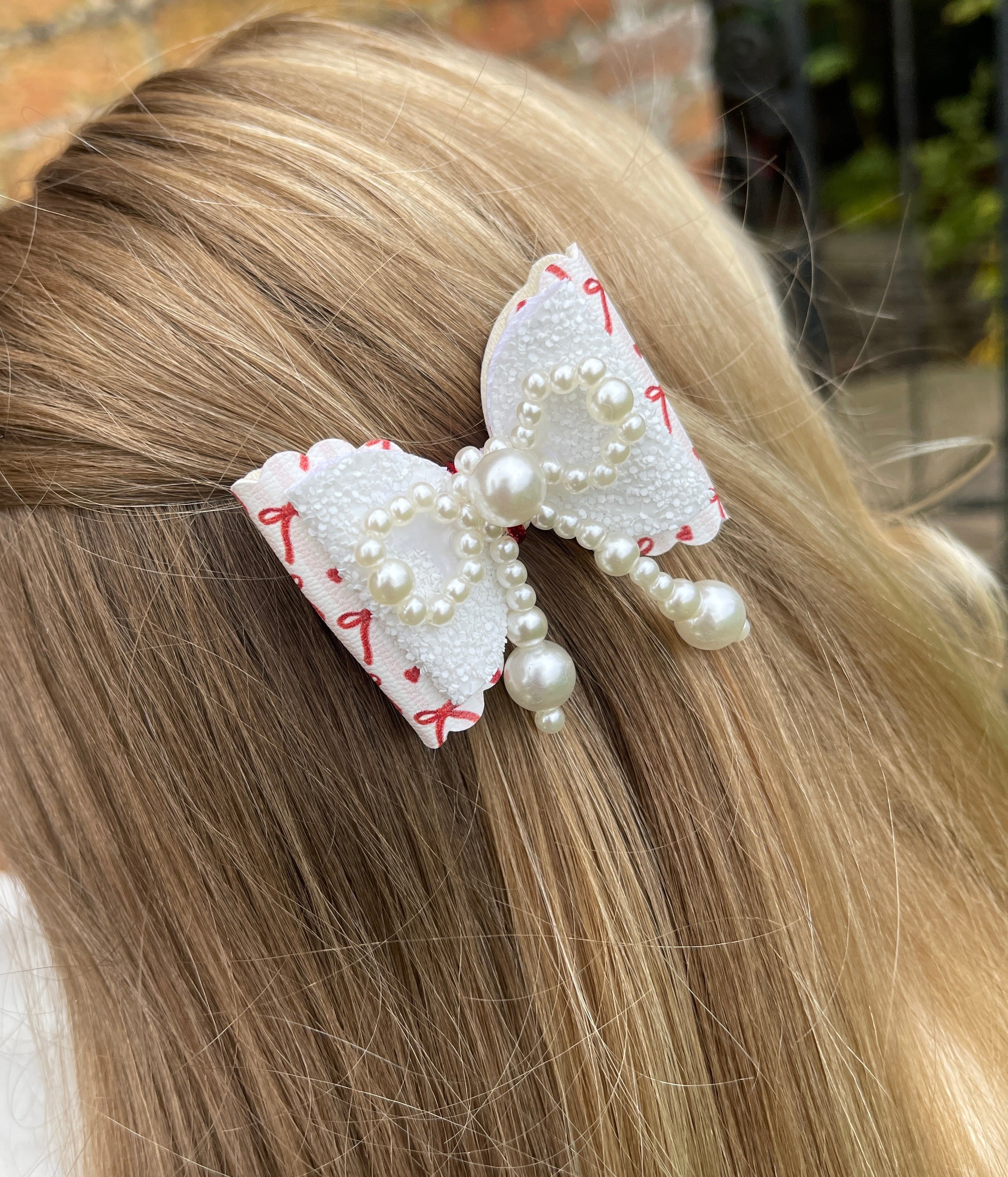 Pearl Bow Clip- Single